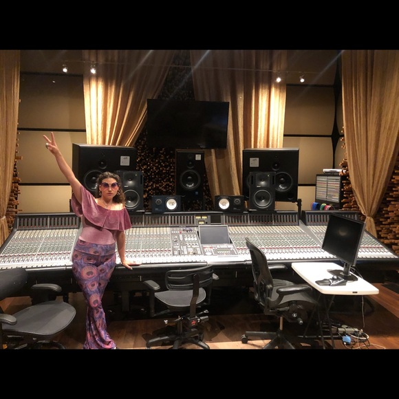 Meet your Posher, Pamela - Picture 2 of 8